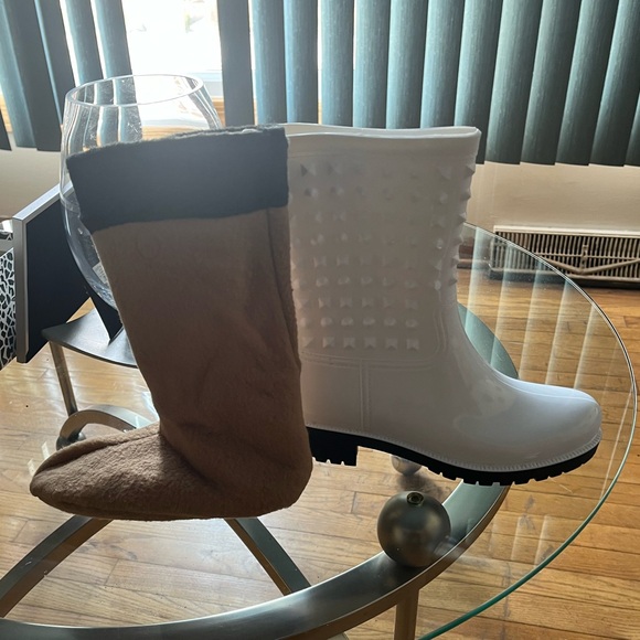 Elegant White and Black Women's Rain Boots with removable fleece lining - Picture 2 of 2